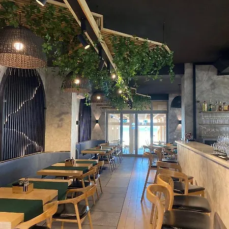 شقة Promenada Sea View With Private Parking *