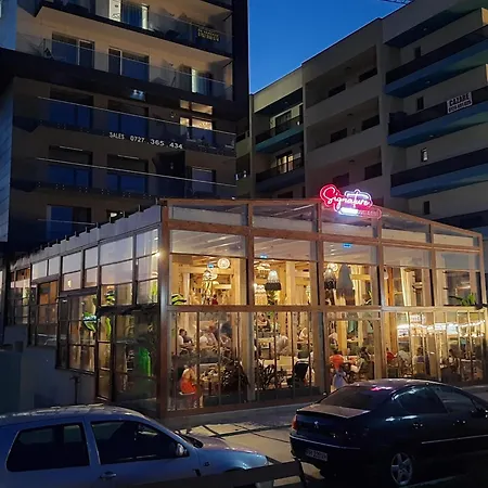 Promenada Sea View With Private Parking شقة